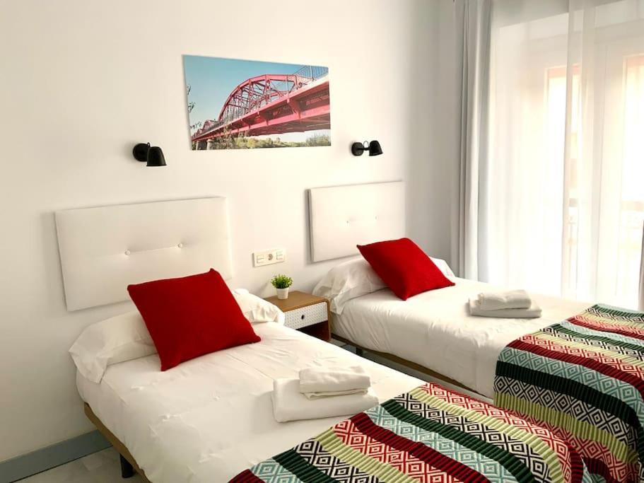 My Home In Triana, Luminoso Y Acogedor Apartamento เซบีญา ภายนอก รูปภาพ