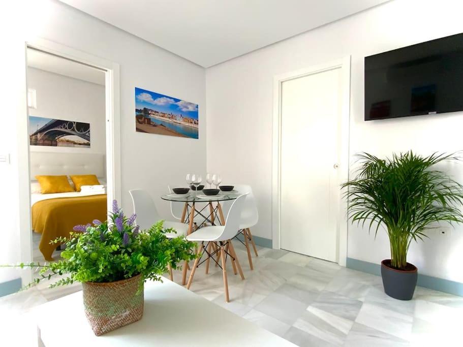 My Home In Triana, Luminoso Y Acogedor Apartamento เซบีญา ภายนอก รูปภาพ
